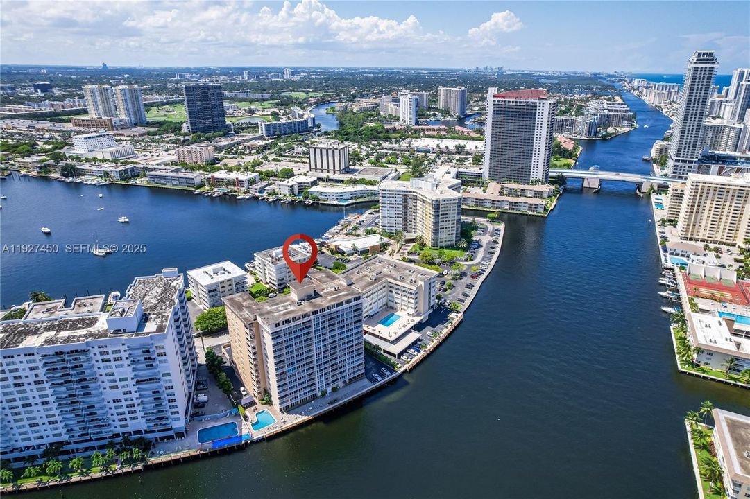 出租: $3,200 (3 贝兹, 2 浴室, 1379 平方英尺)