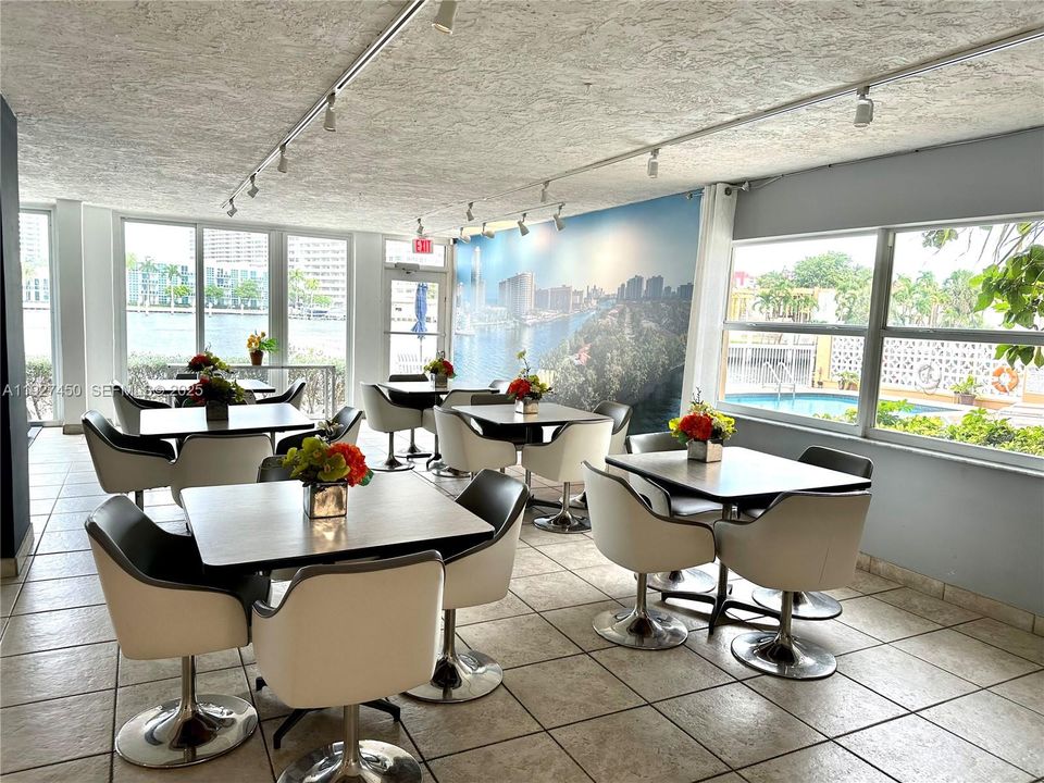 出租: $3,200 (3 贝兹, 2 浴室, 1379 平方英尺)