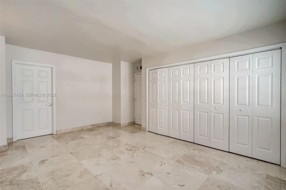 出租: $3,200 (3 贝兹, 2 浴室, 1379 平方英尺)