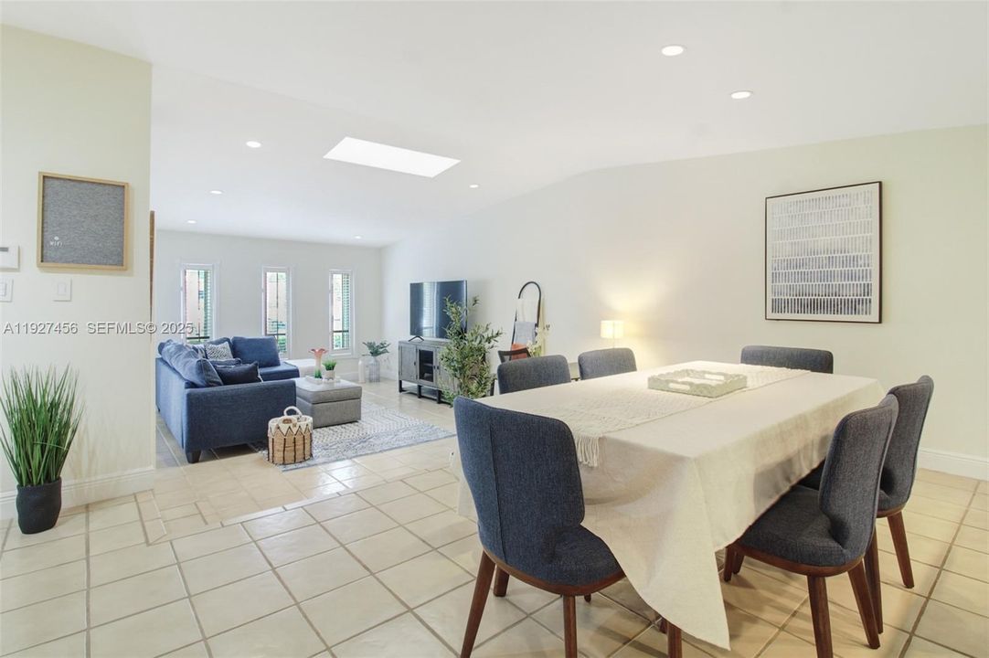 В аренду: $3,000 (2 спален, 2 ванн, 1262 Квадратных фут)