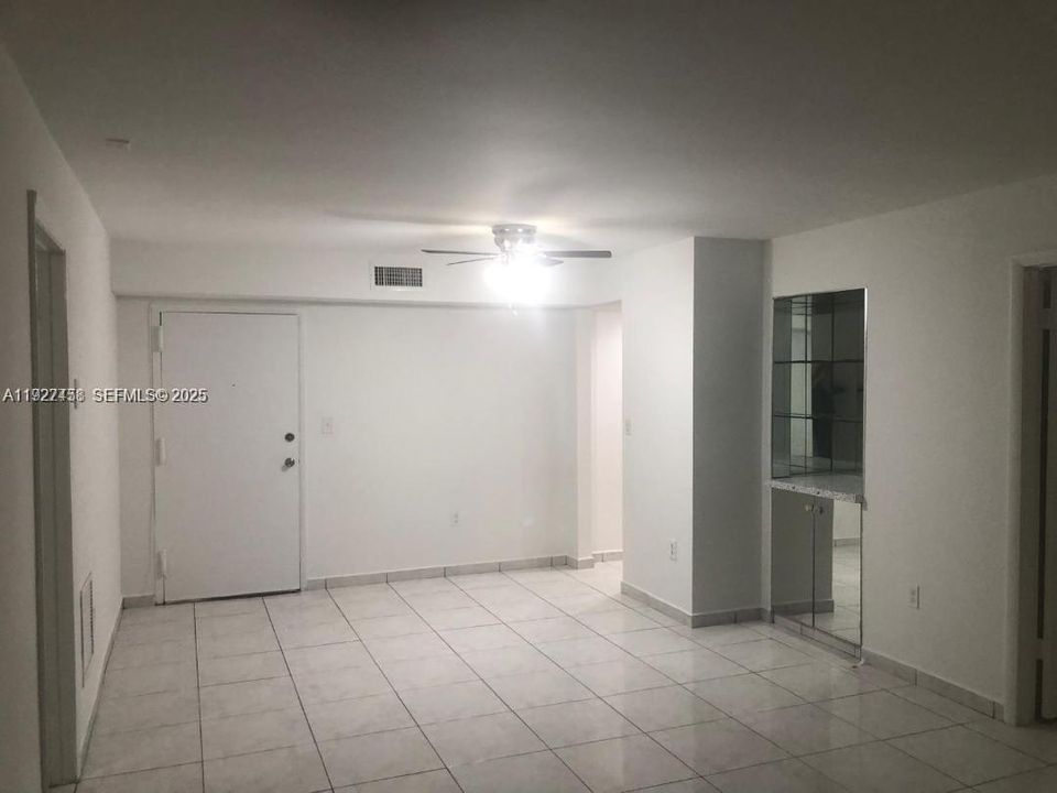 В аренду: $1,900 (2 спален, 2 ванн, 793 Квадратных фут)