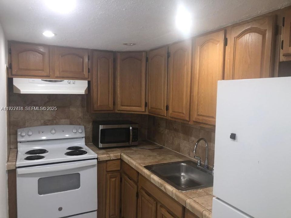 В аренду: $1,900 (2 спален, 2 ванн, 793 Квадратных фут)