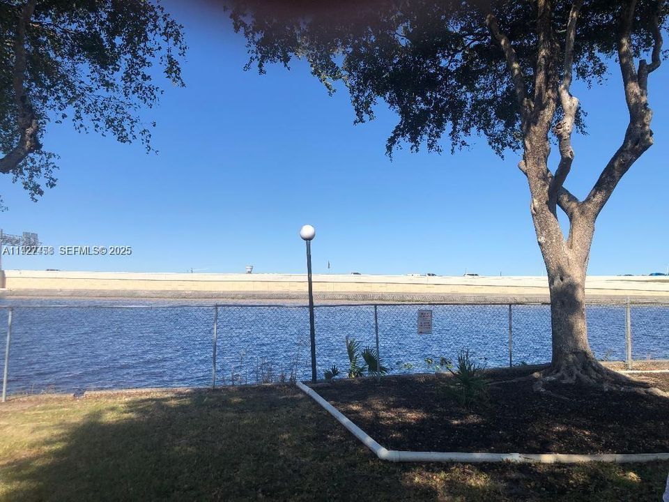 В аренду: $1,900 (2 спален, 2 ванн, 793 Квадратных фут)