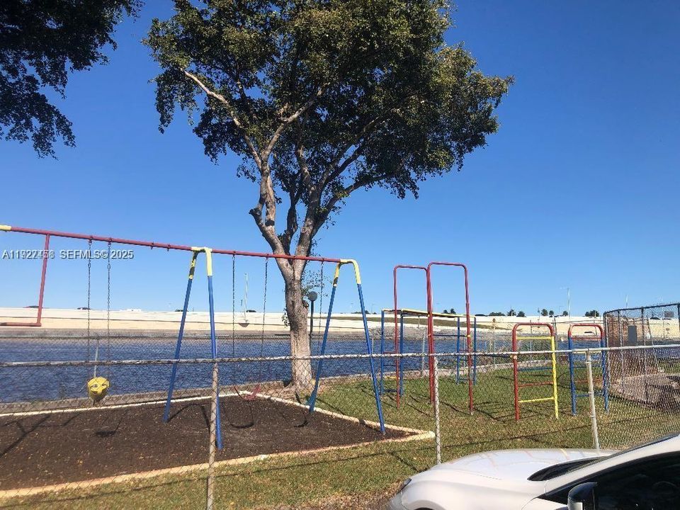 В аренду: $1,900 (2 спален, 2 ванн, 793 Квадратных фут)