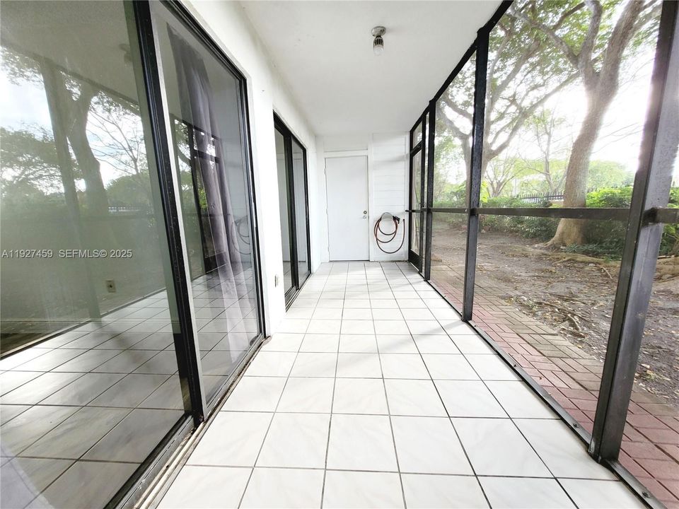 For Rent: $2,450 (2 beds, 2 baths, 870 Square Feet)