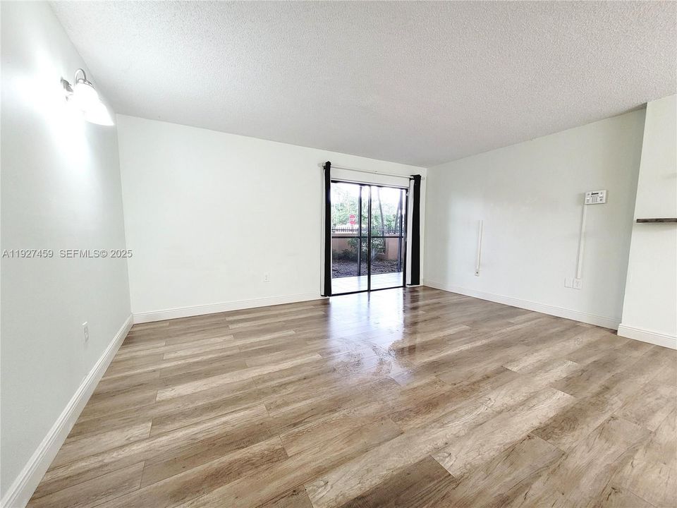 For Rent: $2,450 (2 beds, 2 baths, 870 Square Feet)