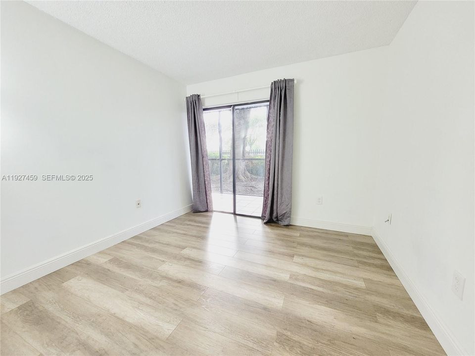 For Rent: $2,450 (2 beds, 2 baths, 870 Square Feet)