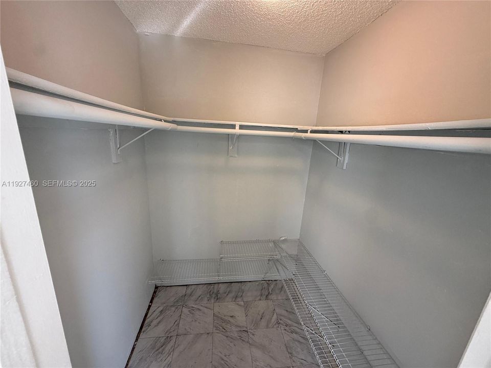 For Rent: $2,200 (2 beds, 2 baths, 1070 Square Feet)