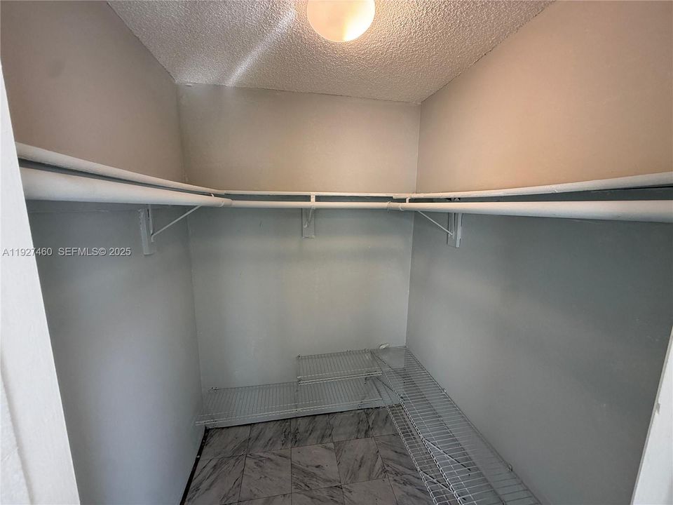 For Rent: $2,200 (2 beds, 2 baths, 1070 Square Feet)