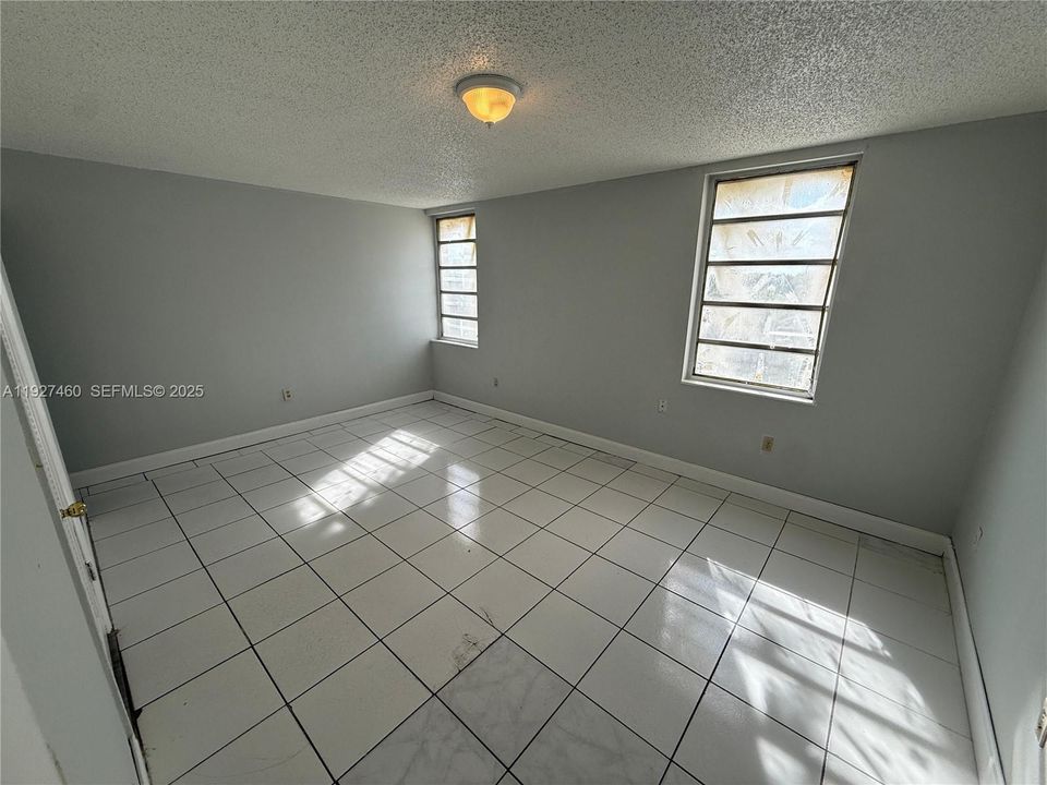 For Rent: $2,200 (2 beds, 2 baths, 1070 Square Feet)