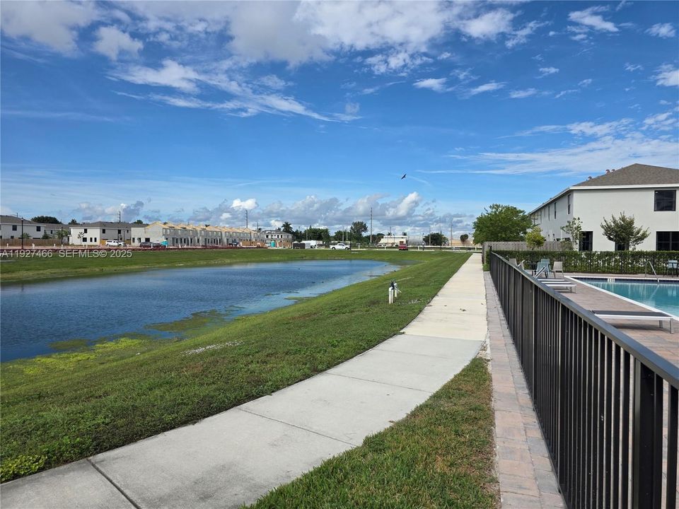 For Rent: $2,599 (3 beds, 3 baths, 1380 Square Feet)