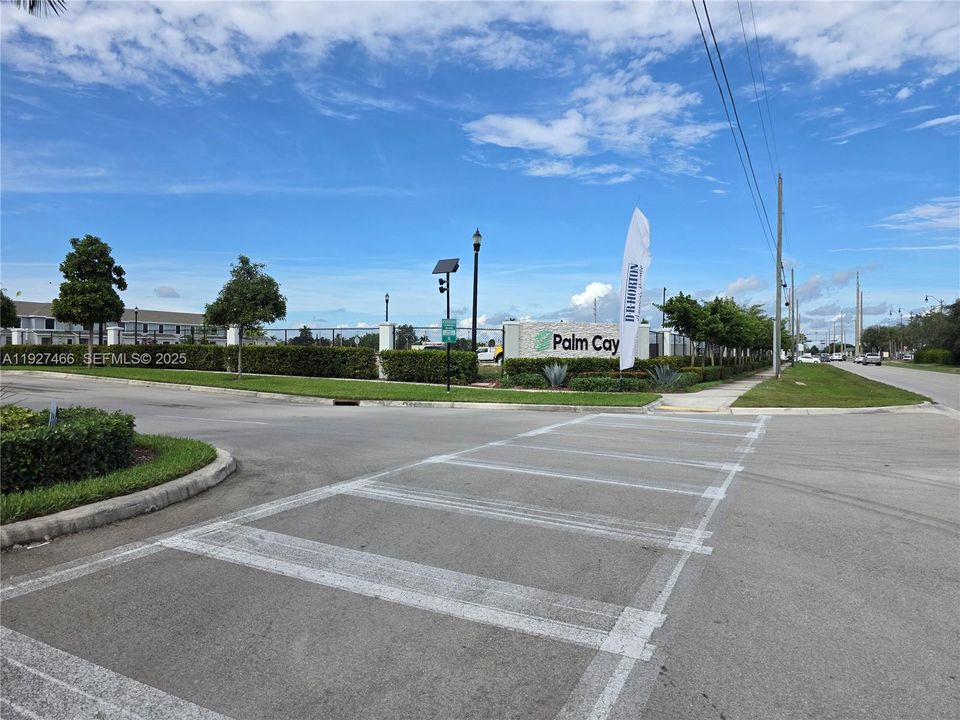 For Rent: $2,599 (3 beds, 3 baths, 1380 Square Feet)