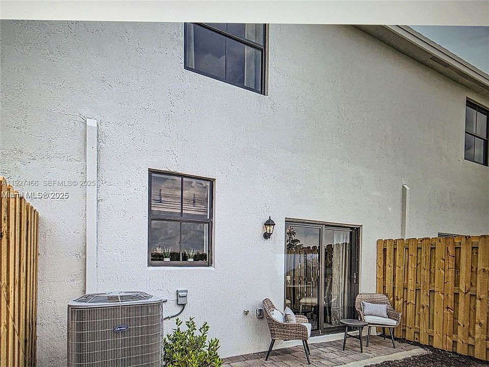 For Rent: $2,599 (3 beds, 3 baths, 1380 Square Feet)