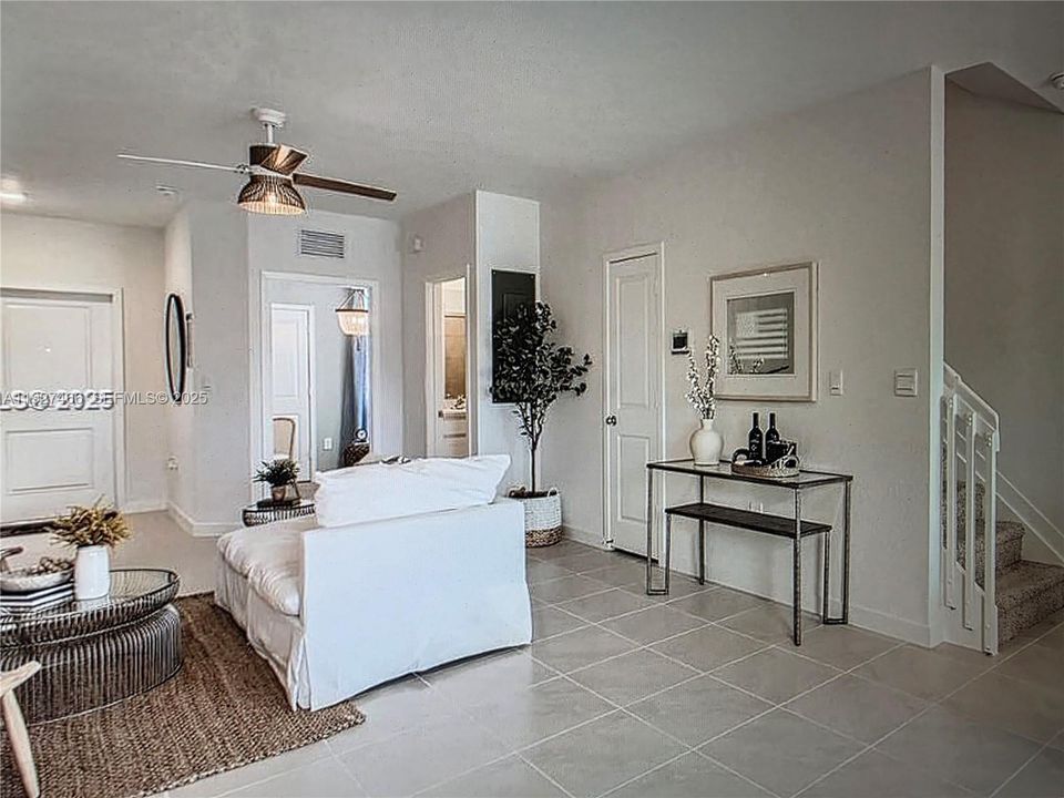 For Rent: $2,599 (3 beds, 3 baths, 1380 Square Feet)