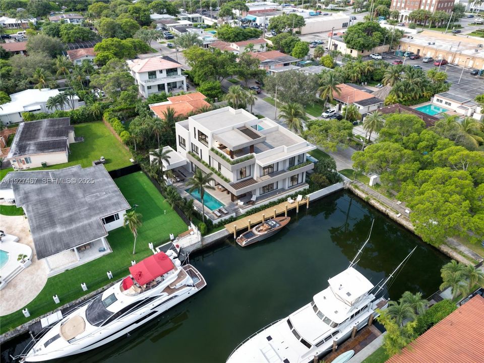 На продажу: $3,300,000 (6 спален, 7 ванн, 0 Квадратных фут)