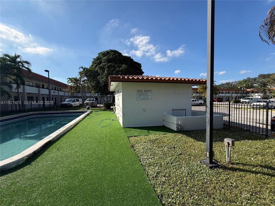 В аренду: $1,800 (2 спален, 1 ванн, 771 Квадратных фут)