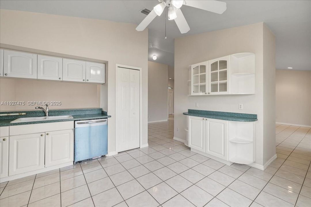 For Sale: $319,875 (3 beds, 2 baths, 2012 Square Feet)