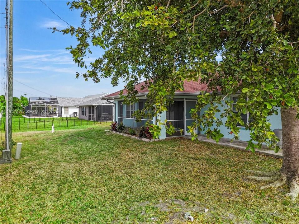 For Sale: $319,875 (3 beds, 2 baths, 2012 Square Feet)