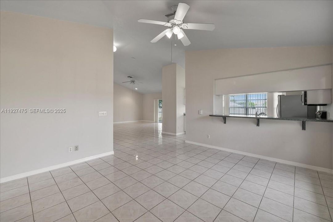 For Sale: $319,875 (3 beds, 2 baths, 2012 Square Feet)