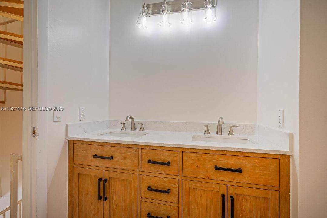 В аренду: $3,500 (2 спален, 2 ванн, 977 Квадратных фут)