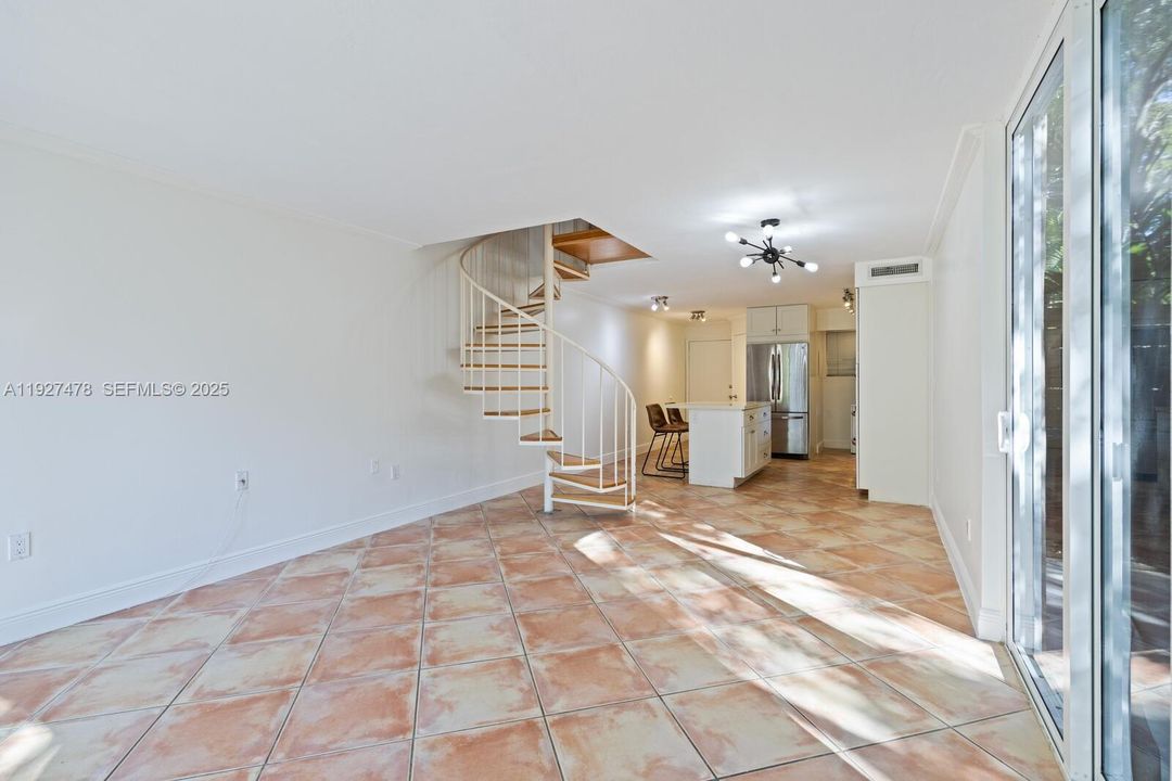 В аренду: $3,500 (2 спален, 2 ванн, 977 Квадратных фут)