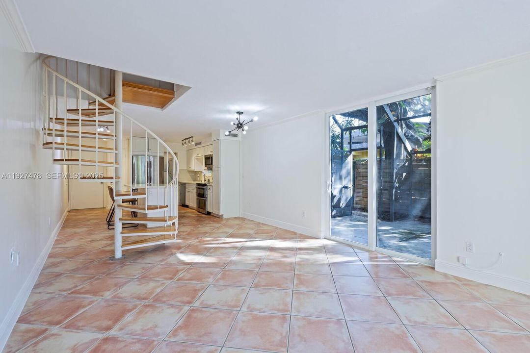 В аренду: $3,500 (2 спален, 2 ванн, 977 Квадратных фут)