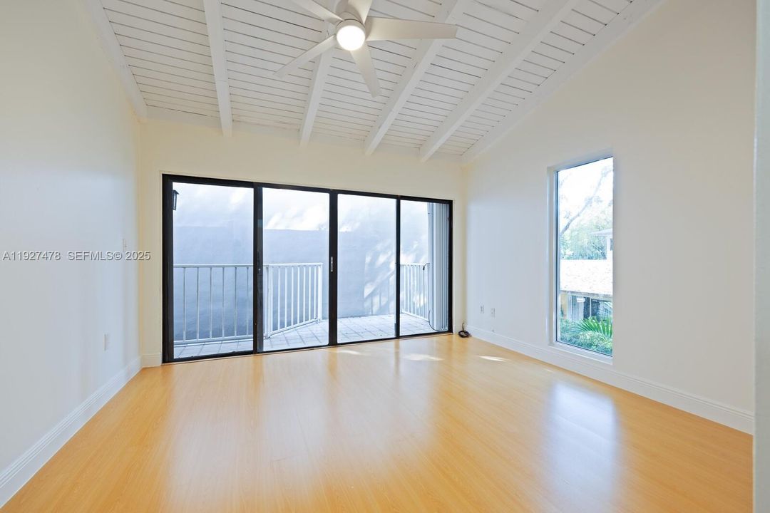 В аренду: $3,500 (2 спален, 2 ванн, 977 Квадратных фут)