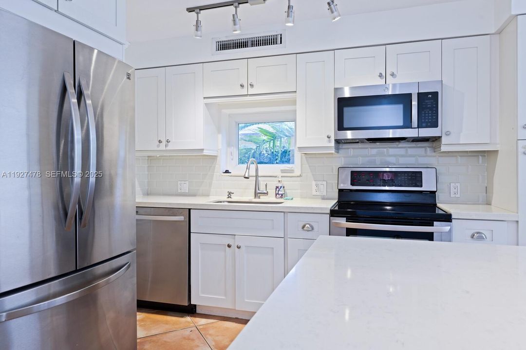 В аренду: $3,500 (2 спален, 2 ванн, 977 Квадратных фут)