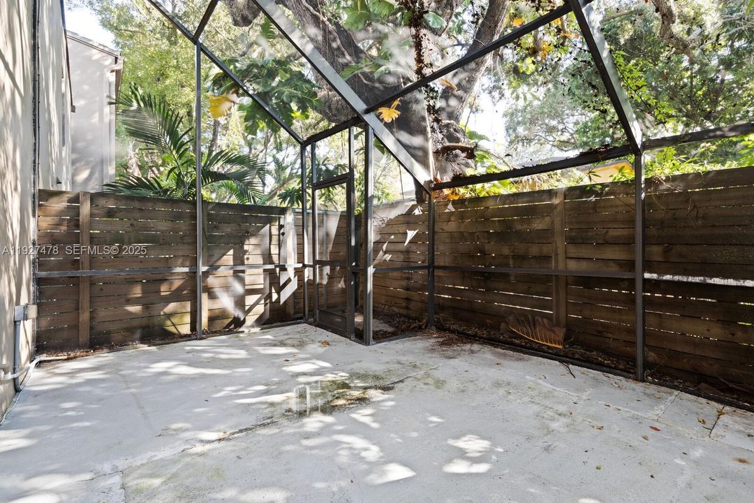 В аренду: $3,500 (2 спален, 2 ванн, 977 Квадратных фут)