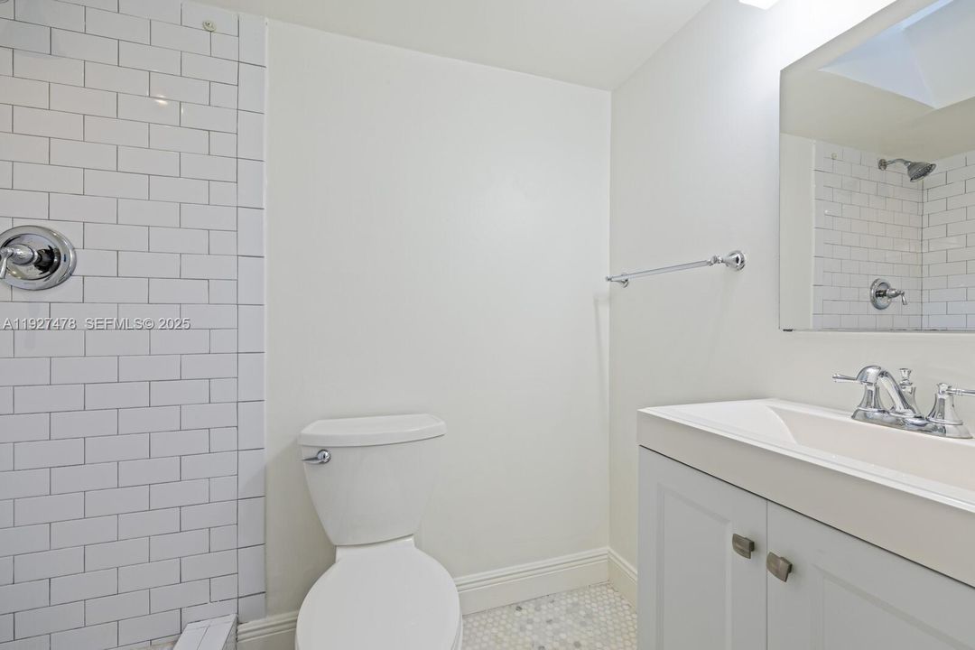 В аренду: $3,500 (2 спален, 2 ванн, 977 Квадратных фут)