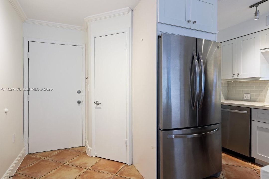 В аренду: $3,500 (2 спален, 2 ванн, 977 Квадратных фут)