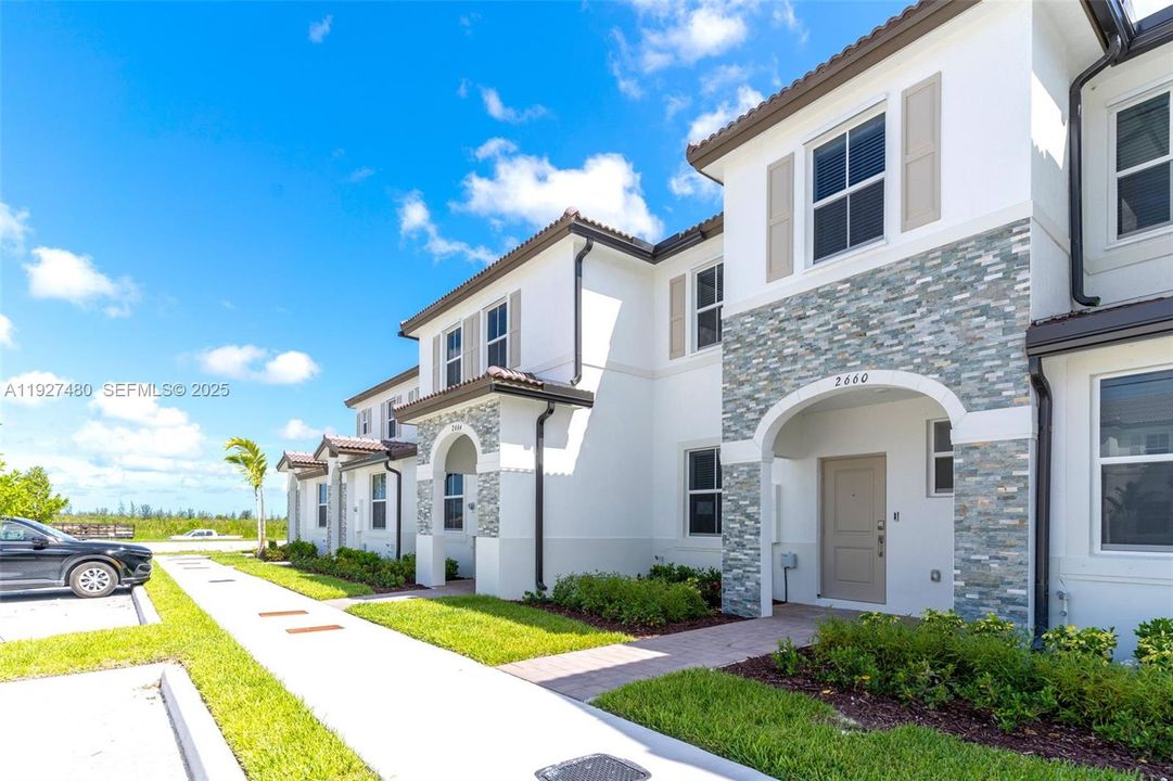 For Rent: $2,350 (3 beds, 2 baths, 1489 Square Feet)