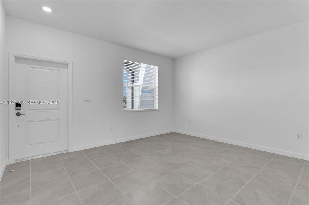 For Rent: $2,350 (3 beds, 2 baths, 1489 Square Feet)