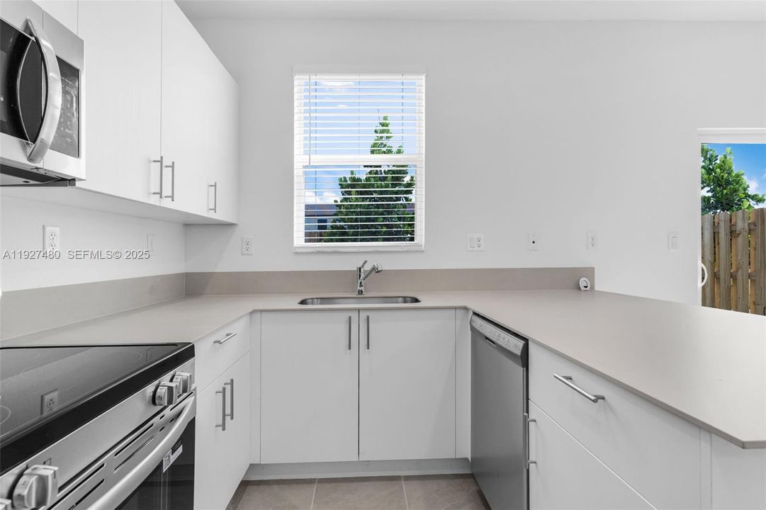 For Rent: $2,350 (3 beds, 2 baths, 1489 Square Feet)