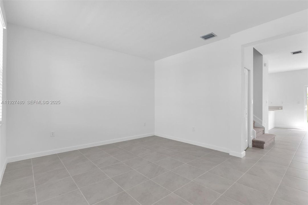 For Rent: $2,350 (3 beds, 2 baths, 1489 Square Feet)