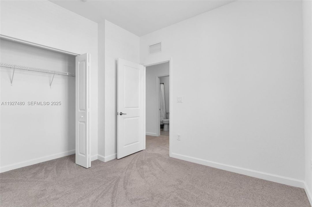 For Rent: $2,350 (3 beds, 2 baths, 1489 Square Feet)