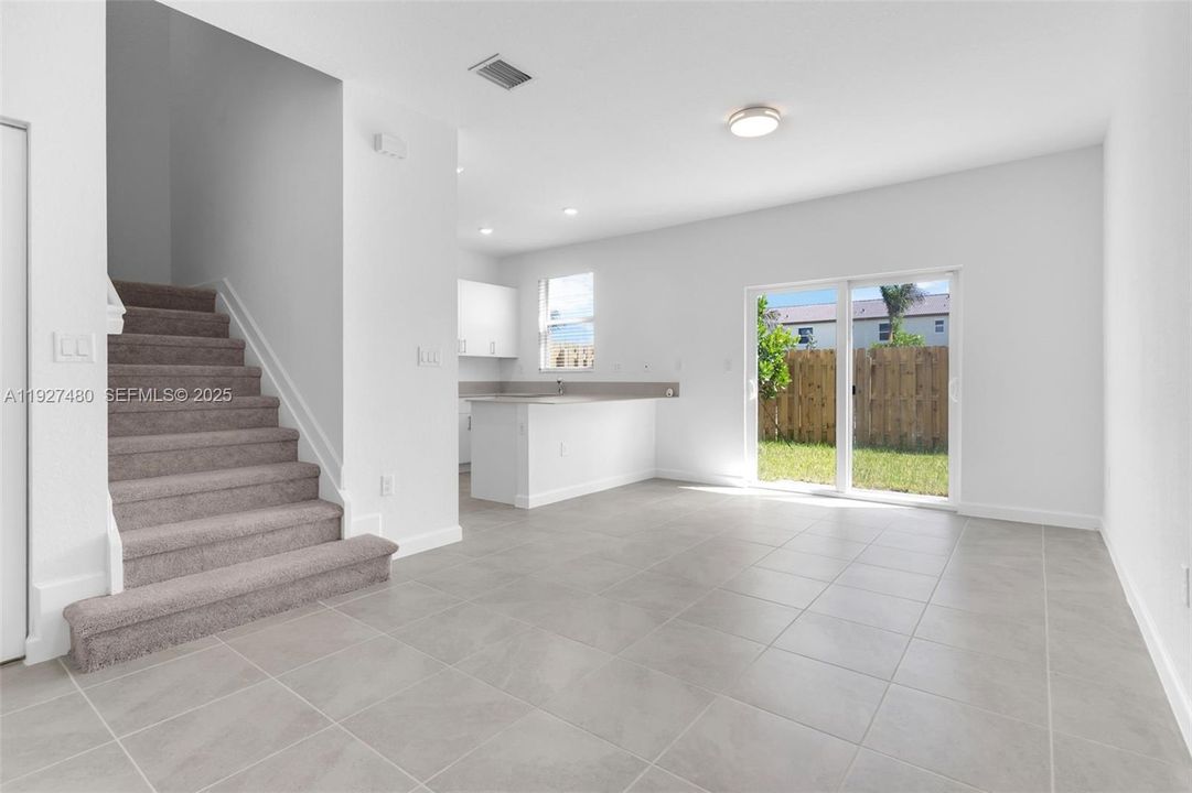 For Rent: $2,350 (3 beds, 2 baths, 1489 Square Feet)