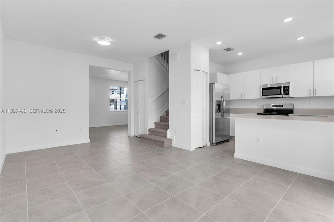 For Rent: $2,350 (3 beds, 2 baths, 1489 Square Feet)