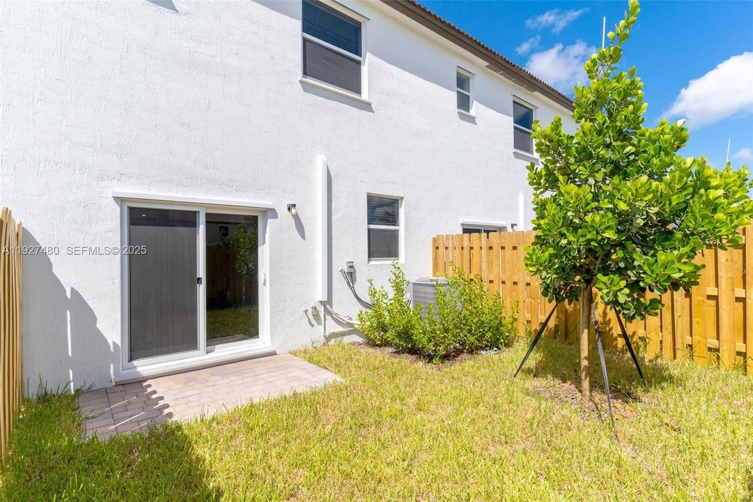 For Rent: $2,350 (3 beds, 2 baths, 1489 Square Feet)