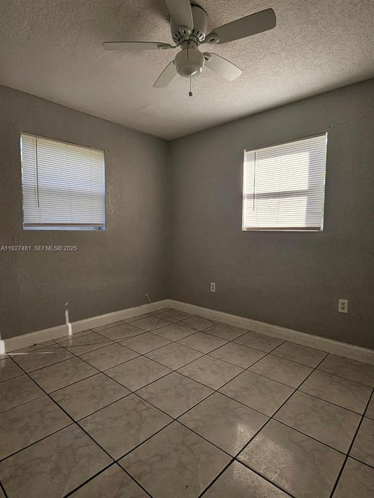 В аренду: $3,100 (3 спален, 2 ванн, 1012 Квадратных фут)