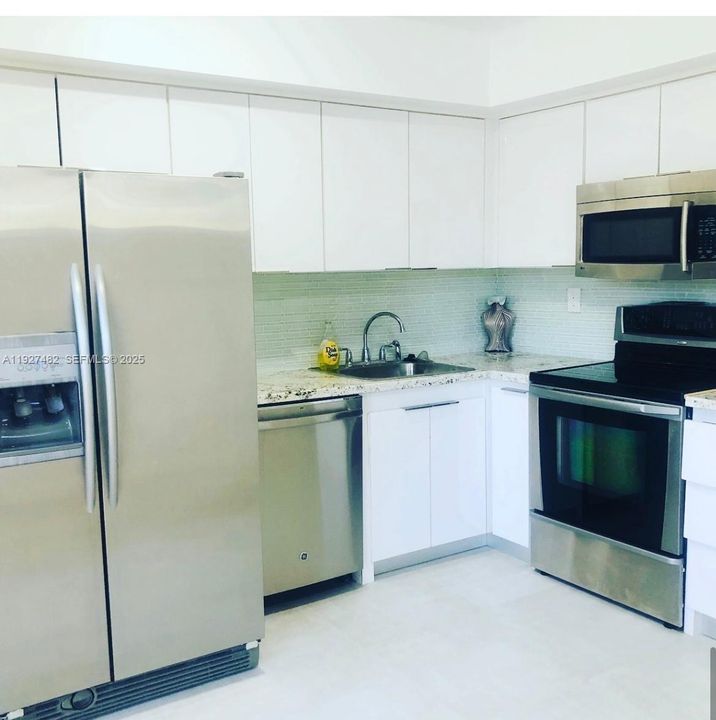 В аренду: $3,200 (2 спален, 1 ванн, 814 Квадратных фут)