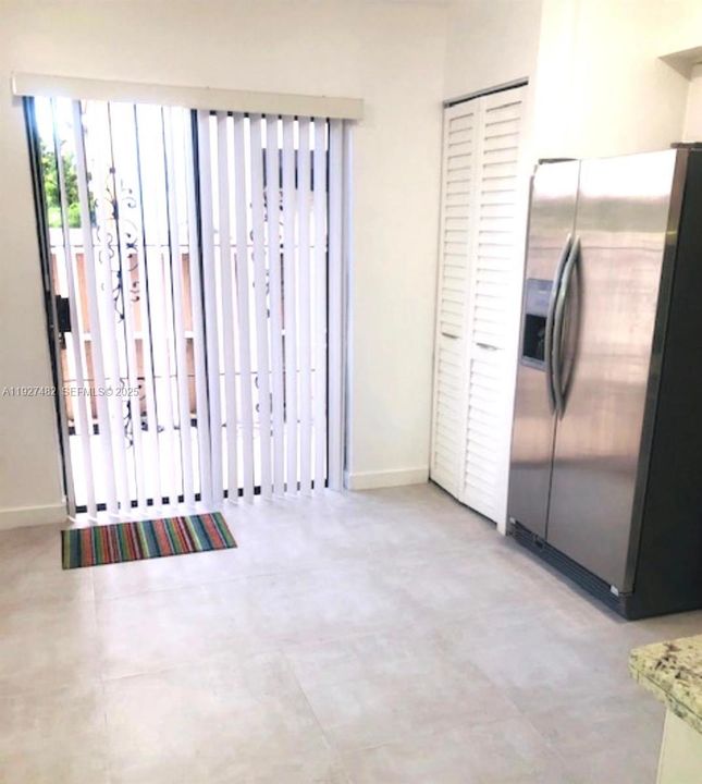 В аренду: $3,200 (2 спален, 1 ванн, 814 Квадратных фут)