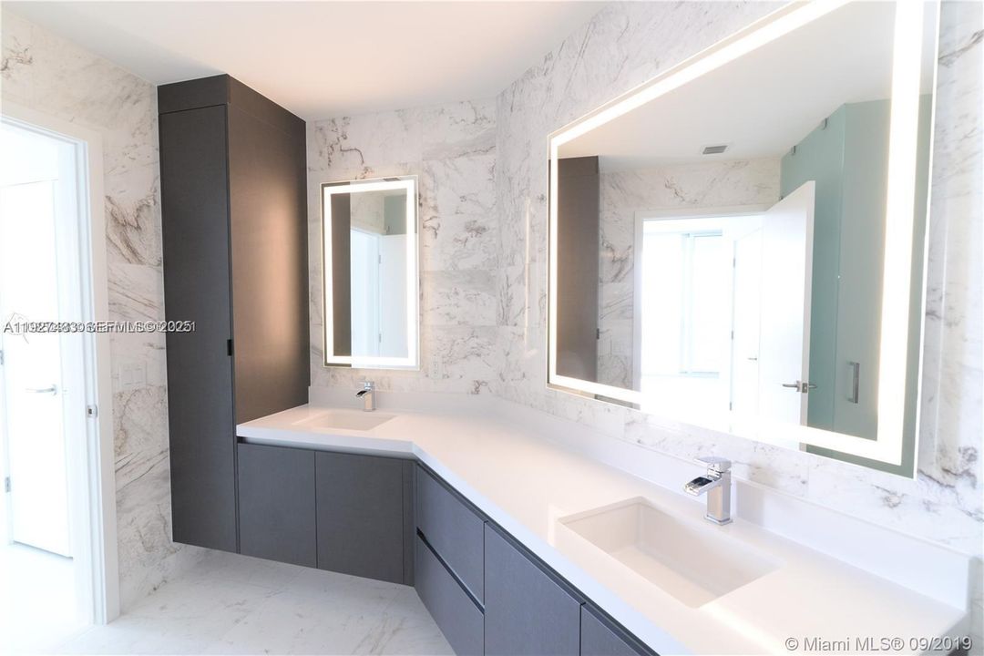 出租: $5,000 (1 贝兹, 2 浴室, 1185 平方英尺)