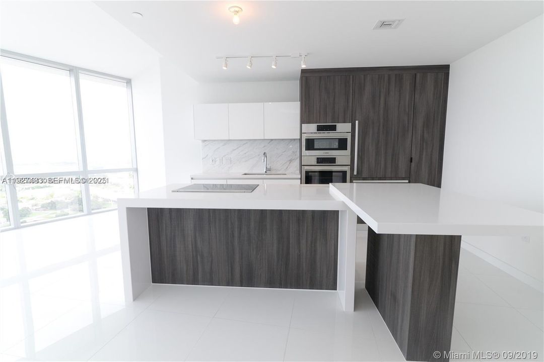 出租: $5,000 (1 贝兹, 2 浴室, 1185 平方英尺)