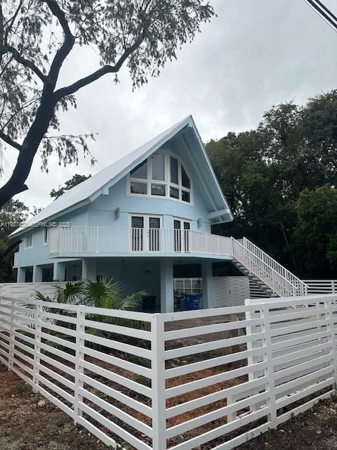 En Venta: $875,000 (4 camas, 3 baños, 1461 Pies cuadrados)