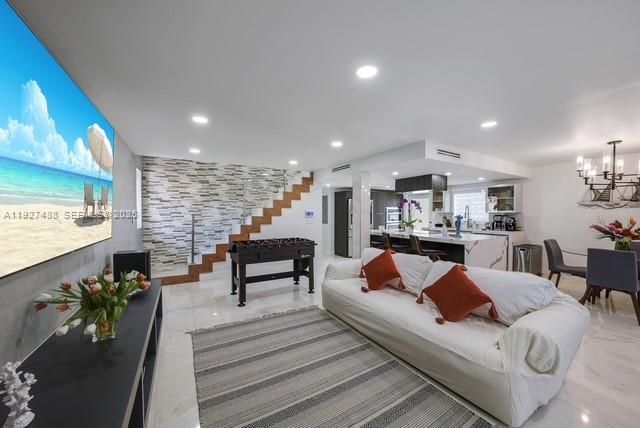 En Venta: $875,000 (4 camas, 3 baños, 1461 Pies cuadrados)