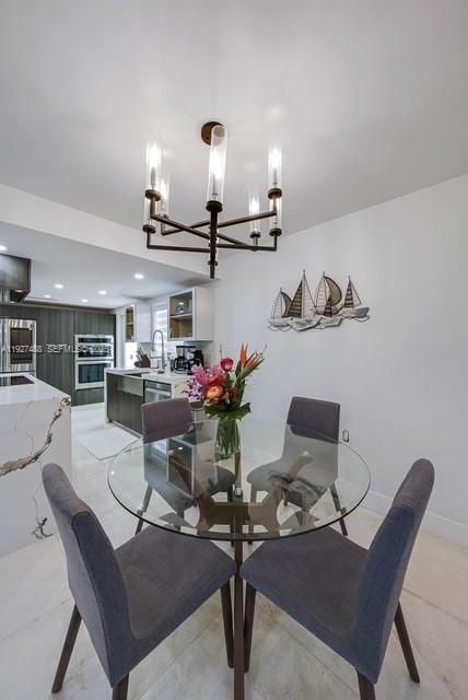 En Venta: $875,000 (4 camas, 3 baños, 1461 Pies cuadrados)