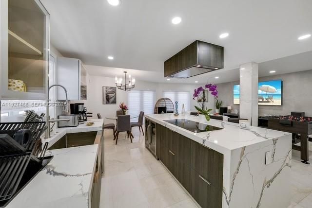 En Venta: $875,000 (4 camas, 3 baños, 1461 Pies cuadrados)