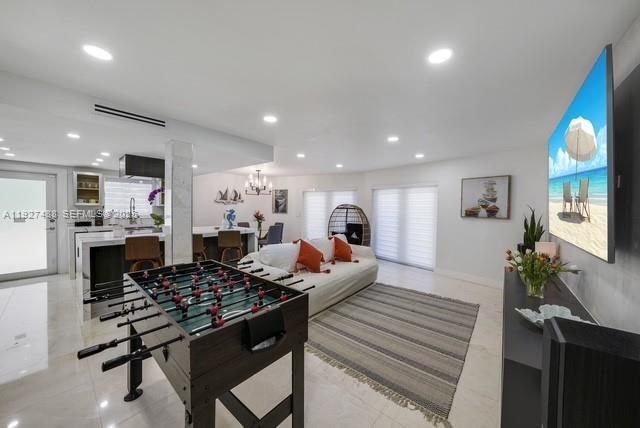 En Venta: $875,000 (4 camas, 3 baños, 1461 Pies cuadrados)