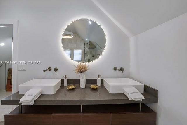 En Venta: $875,000 (4 camas, 3 baños, 1461 Pies cuadrados)